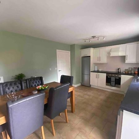 Loughview Gardens - Family Friendly Villa โอมากห์ ภายนอก รูปภาพ