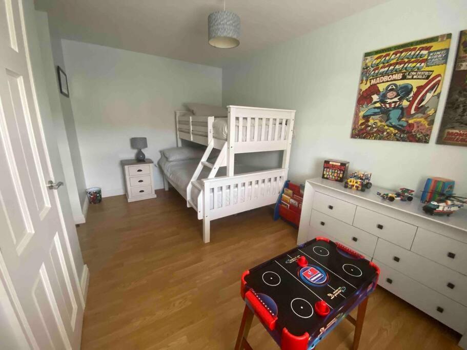 Loughview Gardens - Family Friendly Villa โอมากห์ ภายนอก รูปภาพ